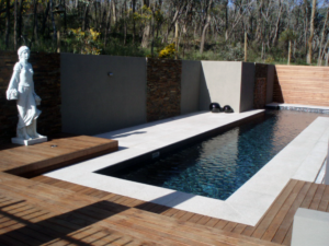 White travertine tiles